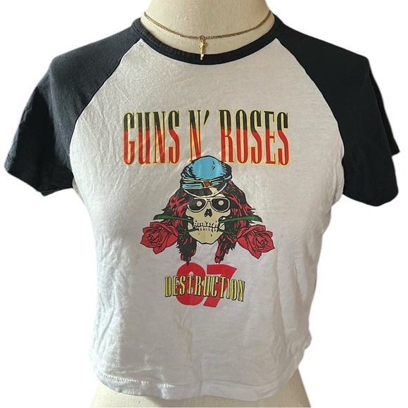 ❤️🔥5/20$GUNS N ROSES💫 Women’s Black/White Logo Cropped Short Sleeve Shirt - Picture 1 of 9